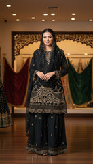 Black & Gold Embroidered Kurta Set in Berlin